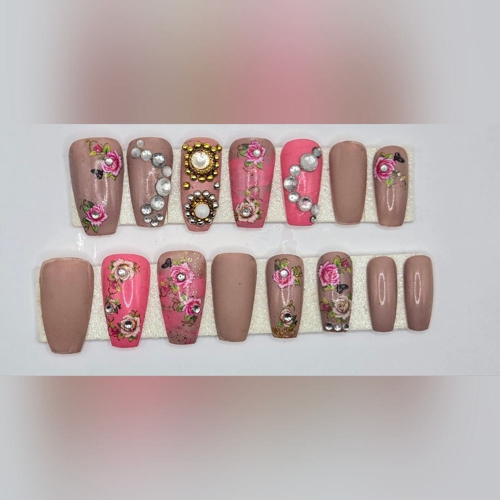 Set of medium length press on nails